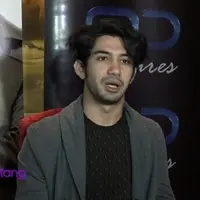 Reza Rahadian akan kembali berperan dalam film ‘Rudy Habibie’ yang akan fokus menceritakan kehidupan BJ Habibie from zero to hero. Seperti apa kemasan cerita film ini?