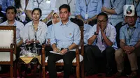 Calon Wakil Presiden nomor urut 2, Gibran Rakabuming Raka saat mengikuti paparan visi dan misi pada debat perdana Calon Presiden pada Pilpres 2024, Selasa (12/12/2023). (Liputan6.com/Faizal Fanani)