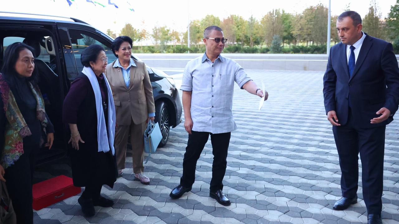 Setelah kunjungan kerja ke Rusia, Presiden Kelima RI Megawati Soekarnoputri tiba di Samarkand, Uzbekisan, pada Kamis (19/9/2024) petang setempat.