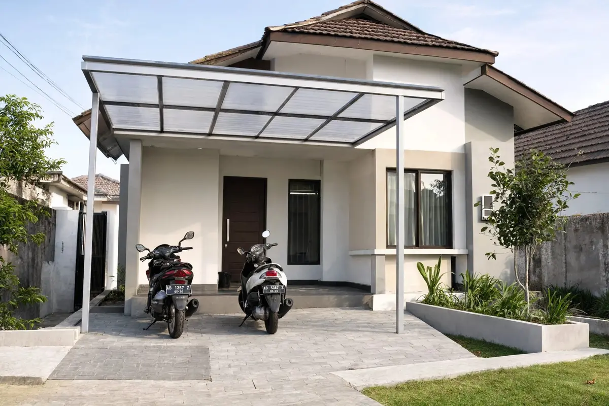Inspirasi Garasi Motor Sederhana di Rumah Kecil