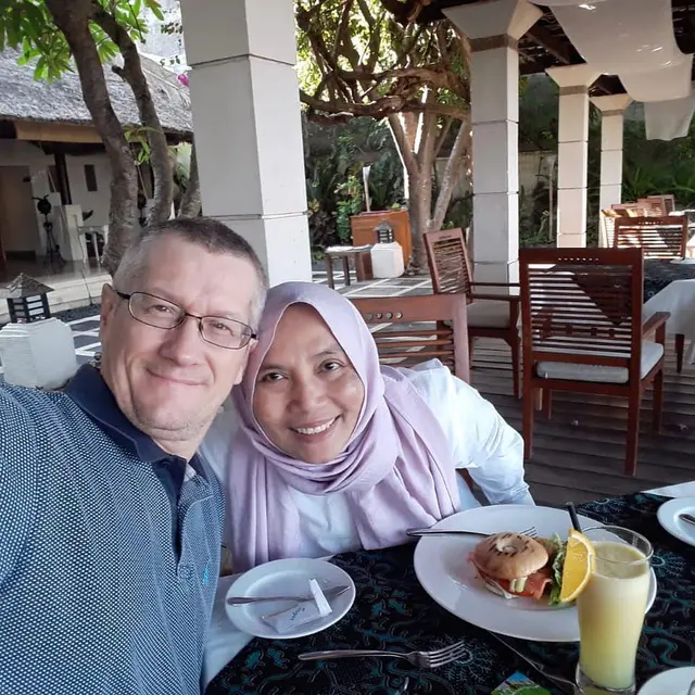 6 Potret Kebersamaan Siti Purwanti Ibu Maxime Bouttier dan Suami, Tinggal Kenangan