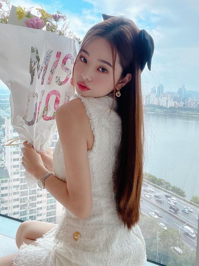 Freezia alias Song Ji A. (Instagram/ dear.zia)