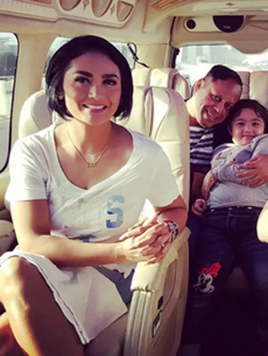 Esther Idayanti yang menulis buku ini menuliskan bahwa buku akan segera terbit bulan depan. (Instagram/@raullemos06)