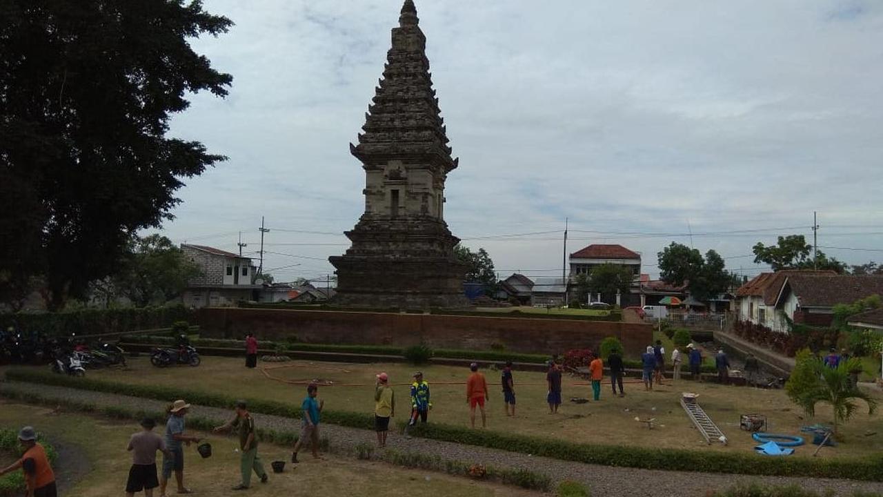 Dikelilingi Gunung