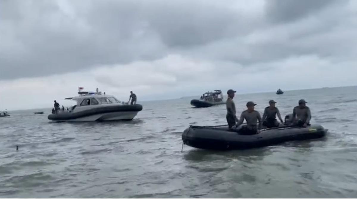 tni al bongkar pagar laut