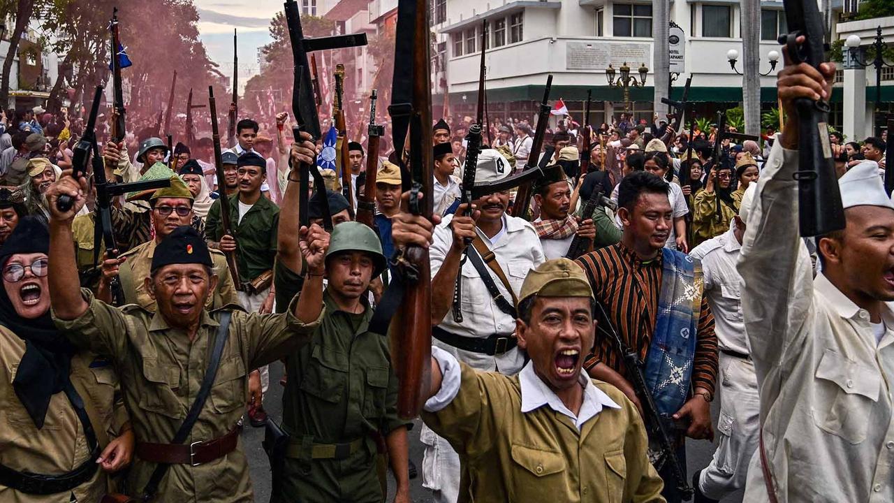 FOTO: Semangat Arek Suroboyo Menyala di Parade Surabaya Juang 2025