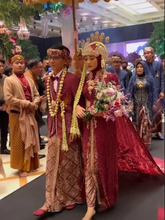 6 Potret Lesti Kejora di Pernikahan Sang Kakak, Serasi dengan Rizky Billar