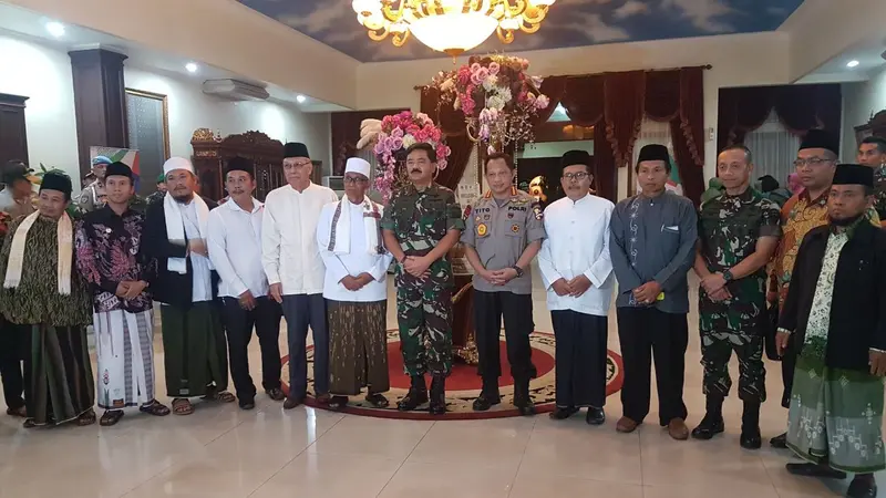 Panglima TNI bersama Kapolri dengan ulama Sumsel adalah terkait upaya menjaga stabilitas di tahun politik dan tahun Asian Games 2018. (Istimewa)