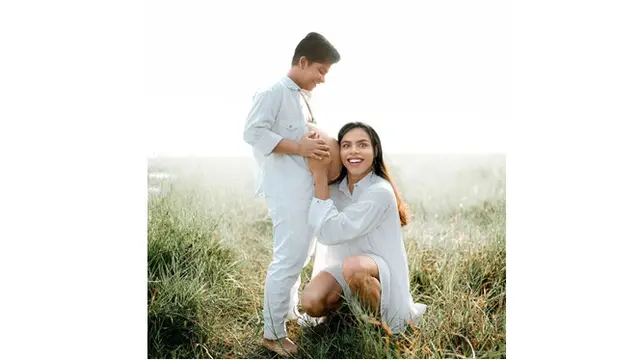 Viral Pasangan Transgender Melahirkan, 6 Potret Maternity Shoot-nya Curi Perhatian