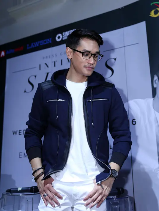 "Aku ngerasa kalau Ramadan saat ini itu beda dengan masa aku kecil. Kalau dulu itu suasananya kental sekali, mungkin karena teknologi sudah tak secanggih sekarang," lanjut Afgan seperti dikutip dari Liputan6. (Nurwahyunan/Bintang.com)