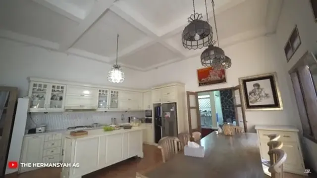 Potret Rumah Rieke Diah Pitaloka, Bernuansa Tradisional Khas Hunian Bali