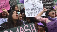 Ribuan perempuan di Pakistan berunjukrasa menentang kekerasan terhadap kaumnya (AFP/Arif Ali)