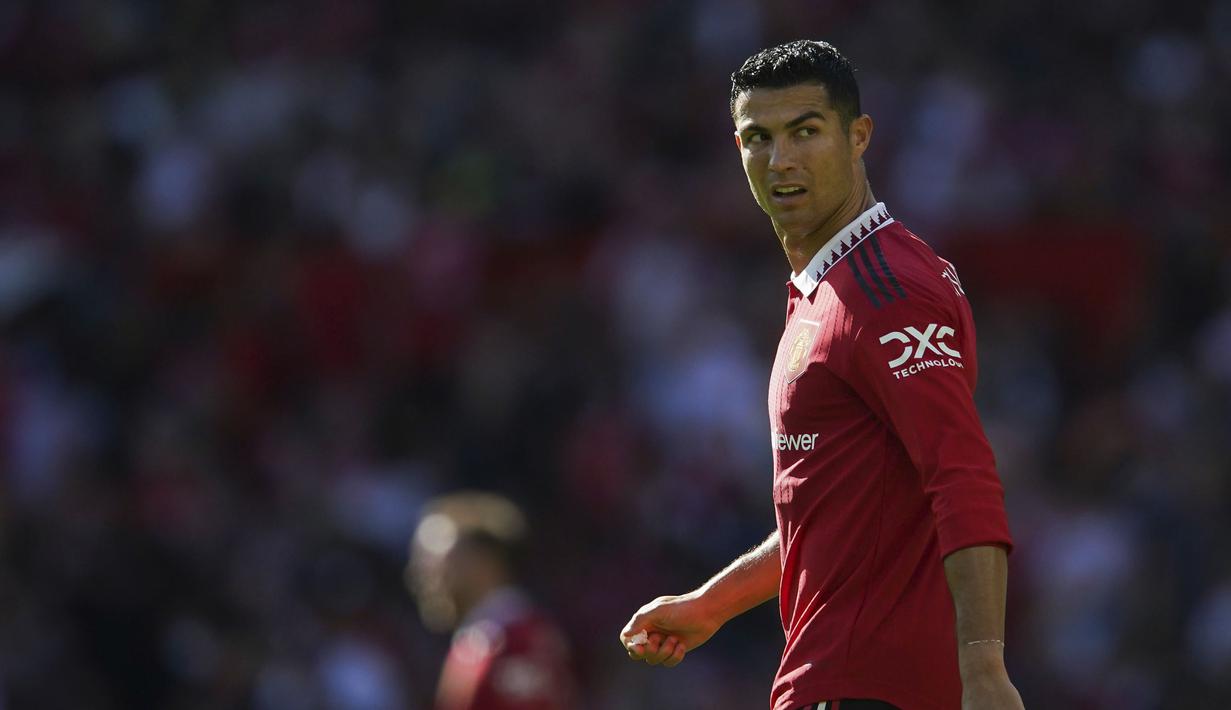 Pemain Manchester United, Cristiano Ronaldo terlihat saat laga pramusim Manchester United melawan Rayo Vallecao di Old Trafford, Minggu (31/07/2022). Laga berakhir dengan skor 1-1. (AP/PA/Dave Thompson)