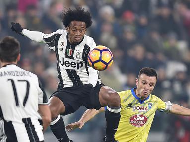  Juan Cuadrado adalah pemain Chelsea, Ia bergabung bersama Chelsea pada Februari 2015 namum dipinjamkan ke Juventus (tengah) ada Agustus 2015 hingga 30 Juni 2017. (EPA/Alessandro Di Marco)