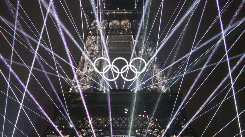 Foto: Meriahnya Acara Pembukaan Olimpiade Paris 2024, Menara Eiffel Bermandikan Cahaya