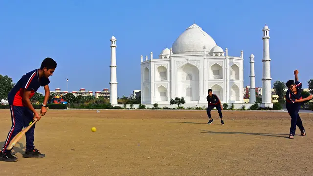Pria India membangun rumah replika Taj Mahal untuk istri