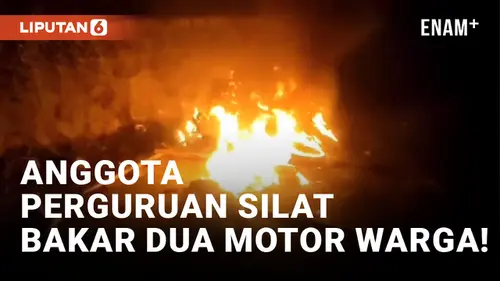 VIDEO: Anarkis! Rombongan Perguruan Silat Bakar Dua Motor Milik Warga di Ngawi
