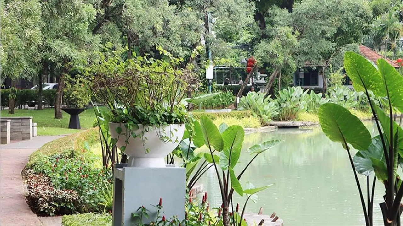 6 Taman di Jakarta dengan Kolam Estetik, Cocok untuk Healing Akhir Pekan