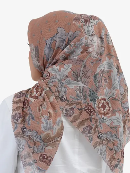 Jika kamu merupakan hijabers yang menyukai desain manis dan feminim dengan warna-warna lembut, koleksi Special Edition Royale Series dari Buttonscarves bisa jadi opsi jitu. Foto: Zalora.