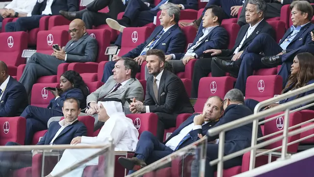 Gaya Keren David Beckham Saat Saksikan Laga Inggris vs Iran di Piala Dunia 2022