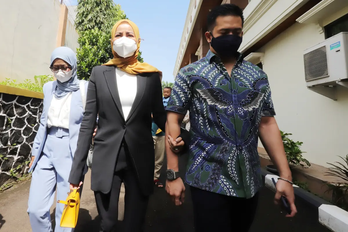 Tetap Tampil Mesra, Ini 7 Potret Olla Ramlan dan Aufa hutapea Jalani Sidang Cerai