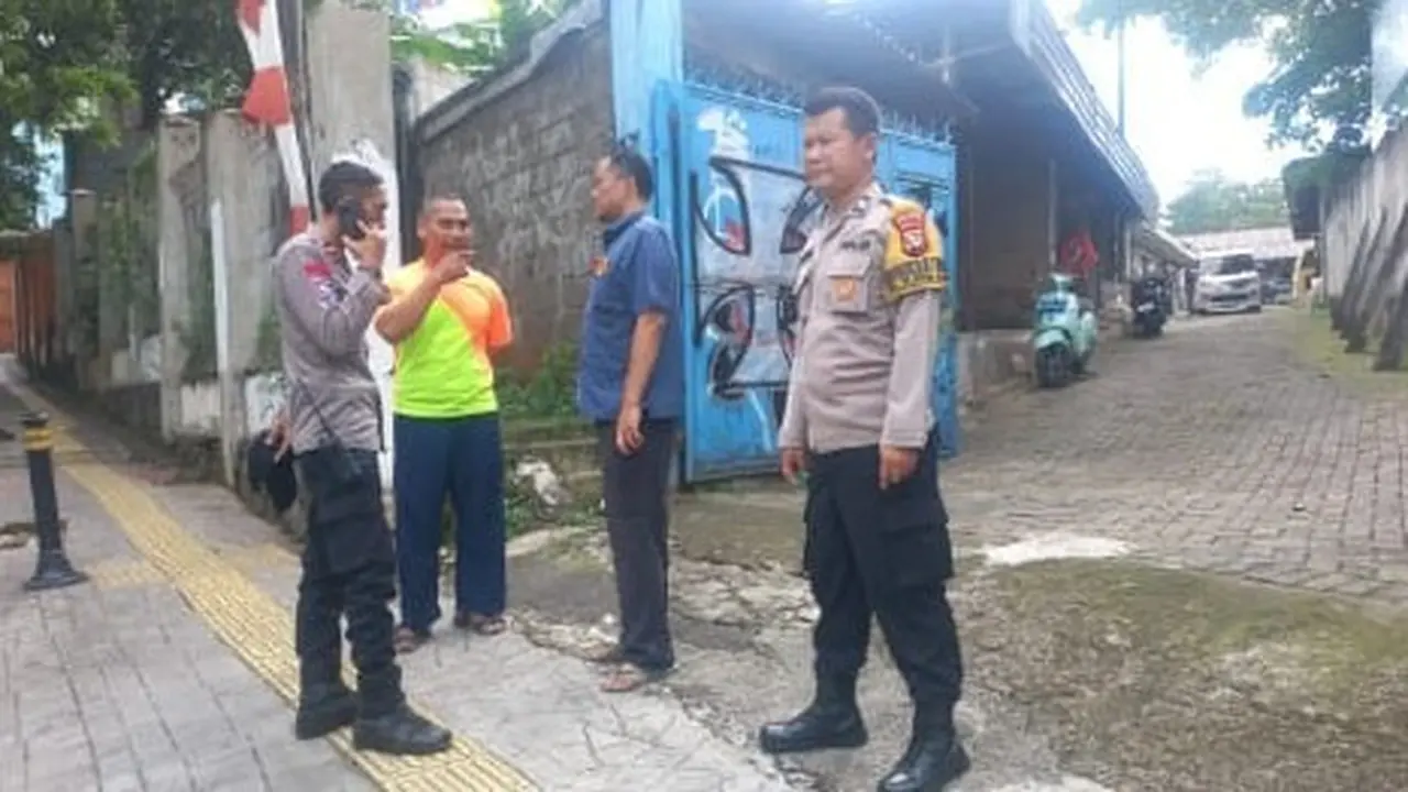 Pihak kepolisian tengah berada di lokasi penemuan mayat seorang terapis di Pejaten Barat, Pasar Minggu, Jakarta Selatan.