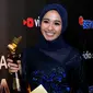 Laudya Cynthia Bella mendapat penghargaan sebagai Pemeran Utama Wanita Terpuji FFB 2015 dalam film berjudul Surga Yang Tak Dirindukan, Bandung, Sabtu (13/9/2015). (Liputan6.com/Faisal R Syam)