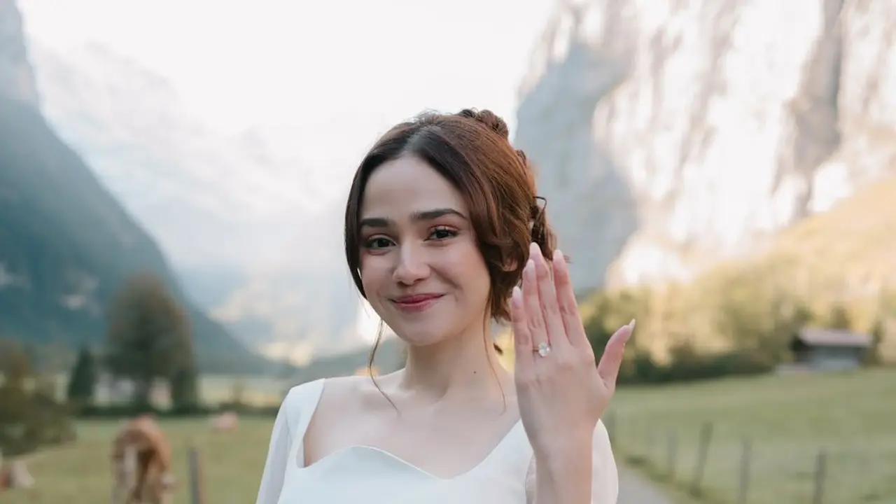 Usai Kalung Anniversary Puluhan Juta, Syifa Hadju Dilamar El Rumi Pakai Cincin Nyaris Rp1 Miliar