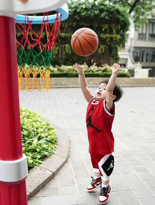 (Instagram/sandradewi88)