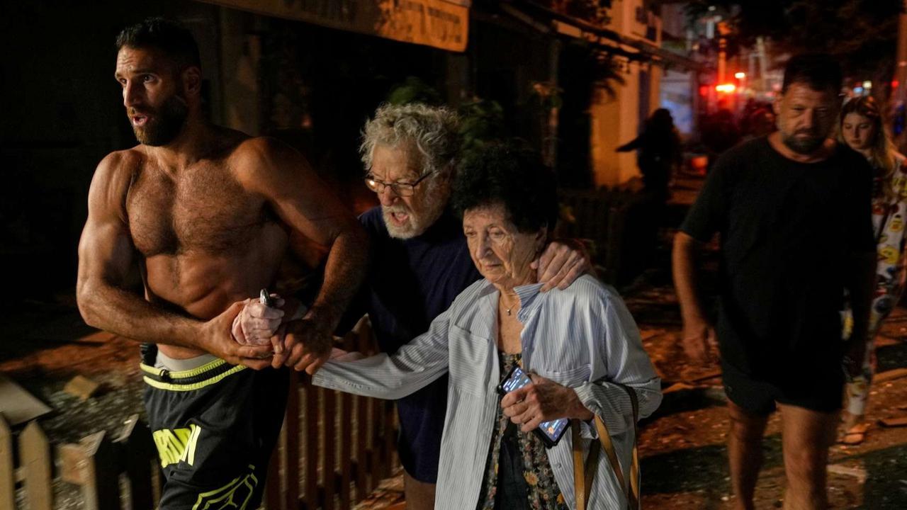 FOTO: Ekspresi Warga Israel Ketakutan Saat Tel Aviv Dihujani Ratusan Rudal Balasan Iran