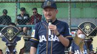 Sekretaris Daerah Provinsi Jawa Barat Setiawan Wangsaatmaja membuka Kejuaraan Softball Piala Gubernur Jawa Barat di Lapangan Softball Lodaya, Jalan Lodaya, Kota Bandung, Minggu (12/6/2022).&nbsp;