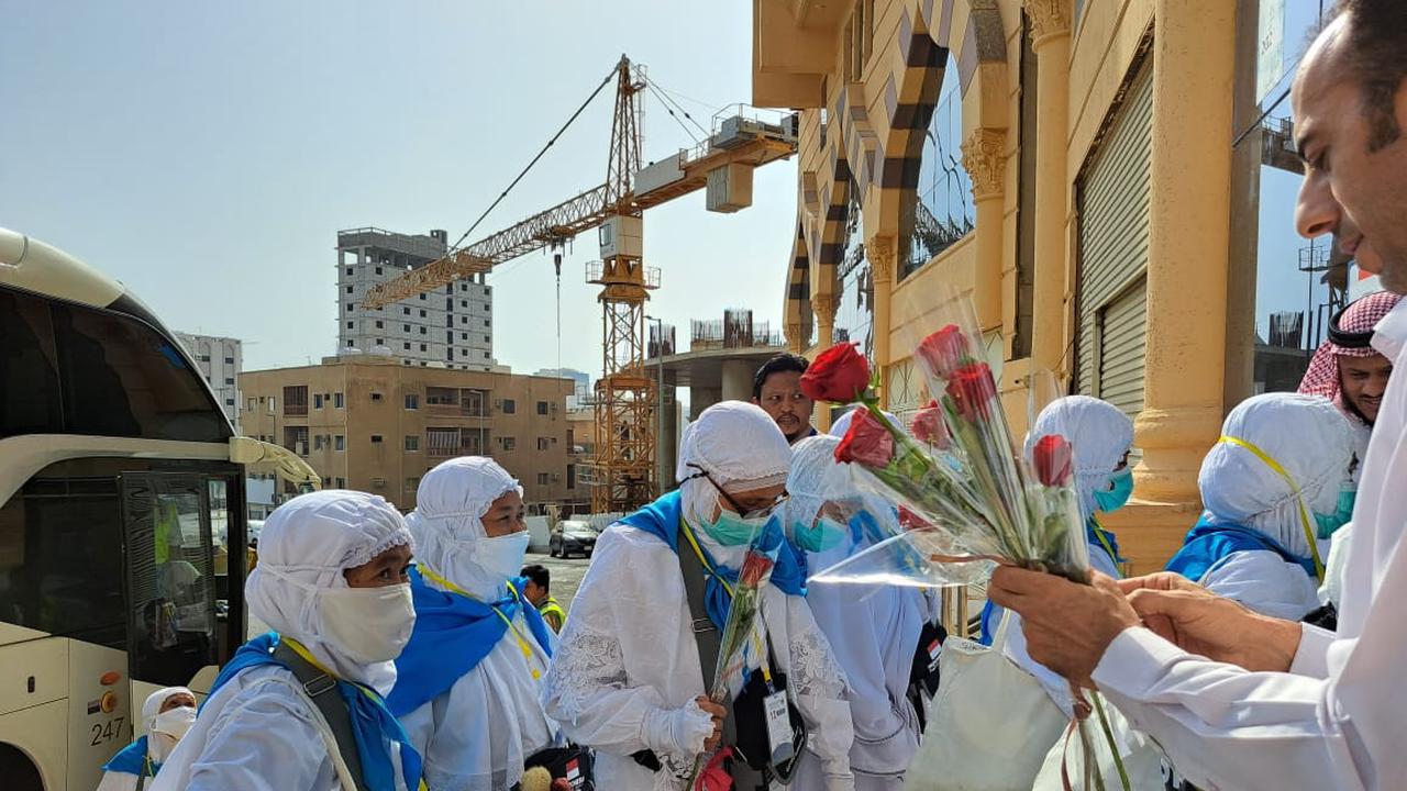 Jemaah haji tiba di Makkah pada Jumat (24/6/2022). (Foto: Liputan6.com/ Mevi Linawati)
