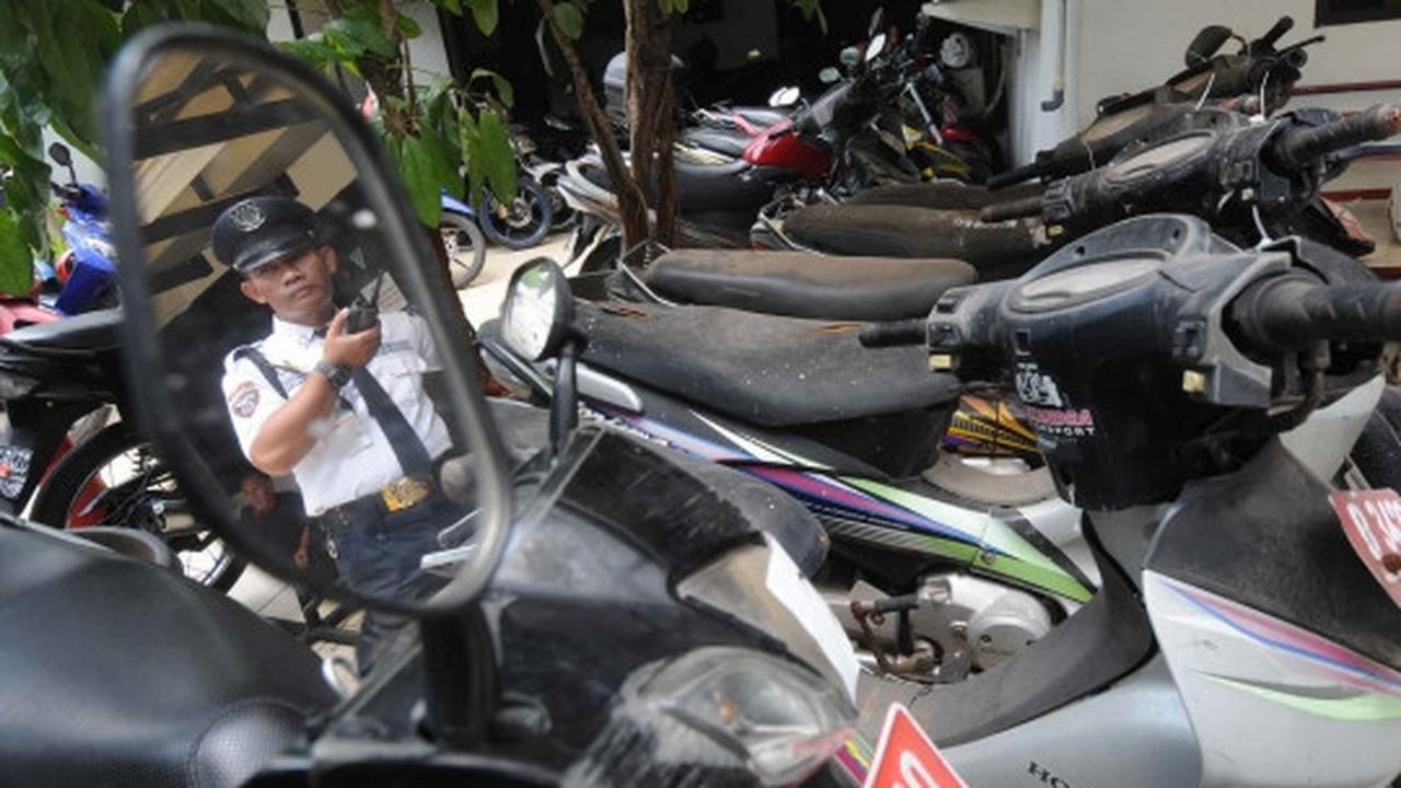 Habis masa pakai, puluhan mobil & sepeda motor dinas dilelang KPK