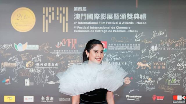 Dian Sastrowardoyo. (@therealdisastr/  https://www.instagram.com/p/B56fV_nBBME/)