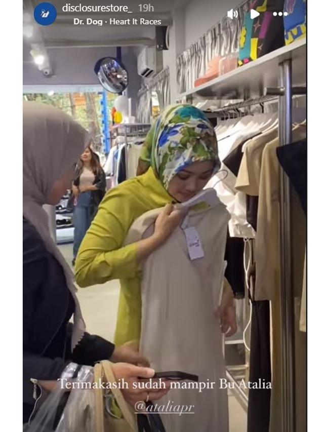 6 Momen Atalia Praratya Belanja Baju Lebaran, Foto Diduga Zara Tanpa Hijab Ke-Spill