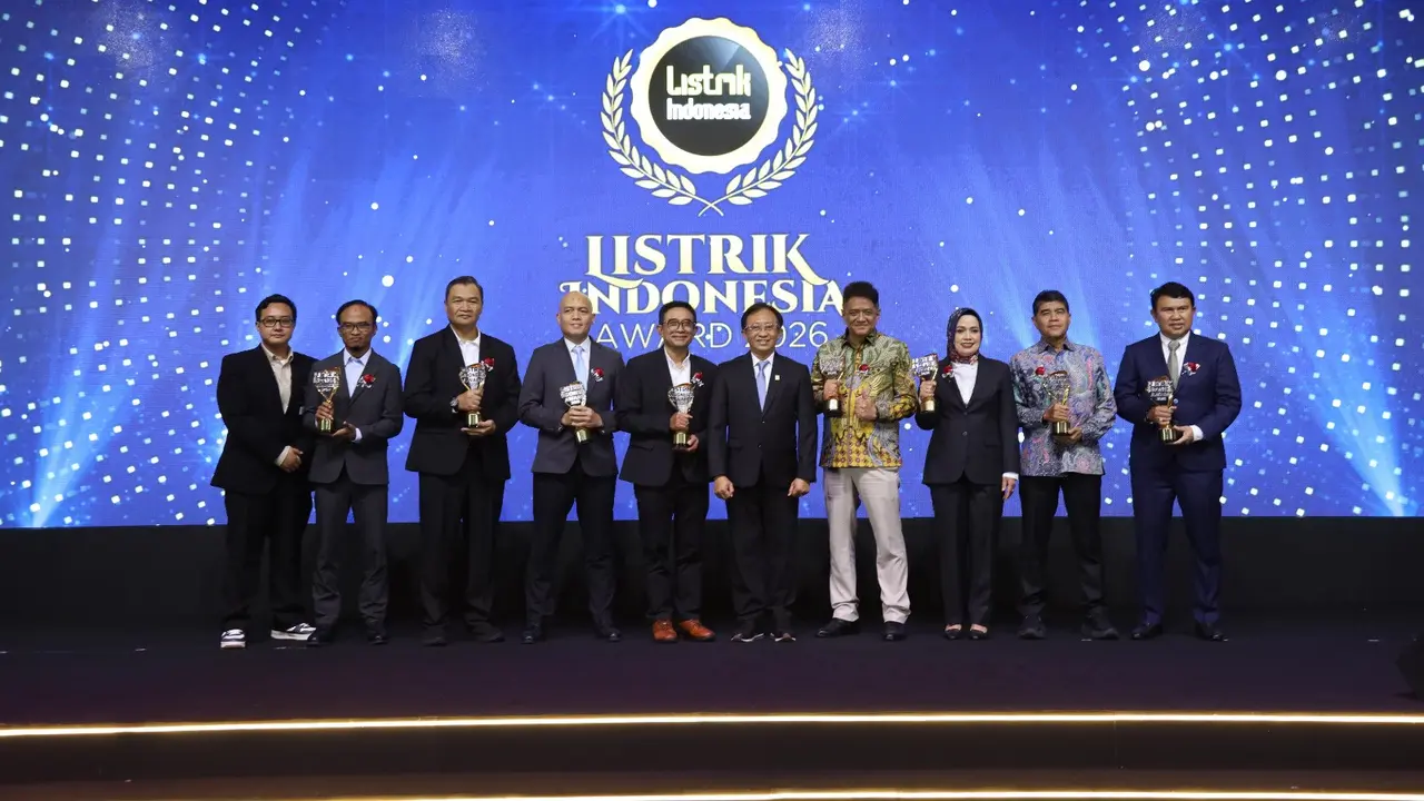 Penghargaan juga diberikan kepada tokoh ketenagalistrikan nasional, termasuk sosok perempuan sebagai bentuk pengakuan atas peran strategisnya.