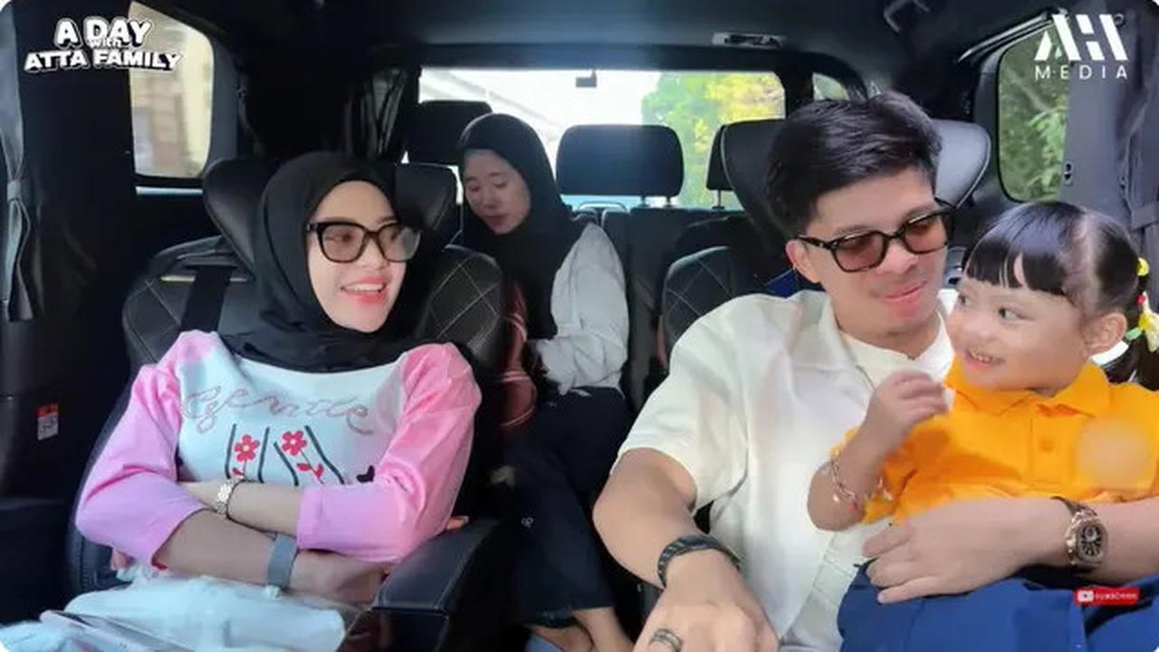 6 Detail Outfit Kasual Aurel Hermansyah Antar Ameena di Hari Pertama Sekolah