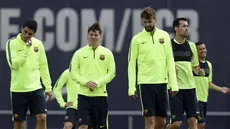 Pemain-pemain Barcelona tampak sedang serius berlatih mempersiapkan diri meghadapi Bayern Muenchen. (AFP PHOTO/ LLUIS GENE)