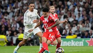 Luis Diaz mencetak gol pembuka timnya dalam laga leg pertama perempat final Liga Champions di Santiago Bernabeu, 8 April 2026. (AP Photo/Bernat Armangue)