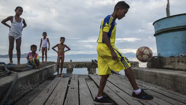 Pesepak bola SSB Tulehu Putra, Saleh Al'Ayubi Pary. (Bola.com/Vitalis Yogi Trisna)