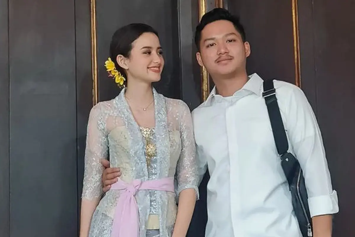 Sarah Menzel kekasih Azriel Hermansyah saat Kenakan Baju Adat Bali. [@luhde_menzel]