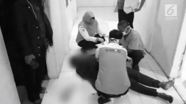 Seorang pencuri tewas setelah kepergok mencuri sebuah tas di dalam masjid.