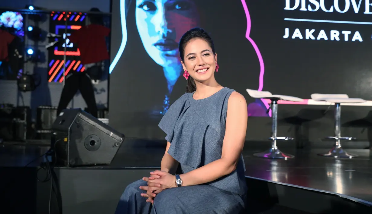 Perempuan kelahiran Jakarta 25 tahun silam itu mengaku lebih senang berpenampilan tomboy. Bahkan, ia mengaku seperti bunglon, yang gampang kali berubah. (Nurwahyunan/Bintang.com)