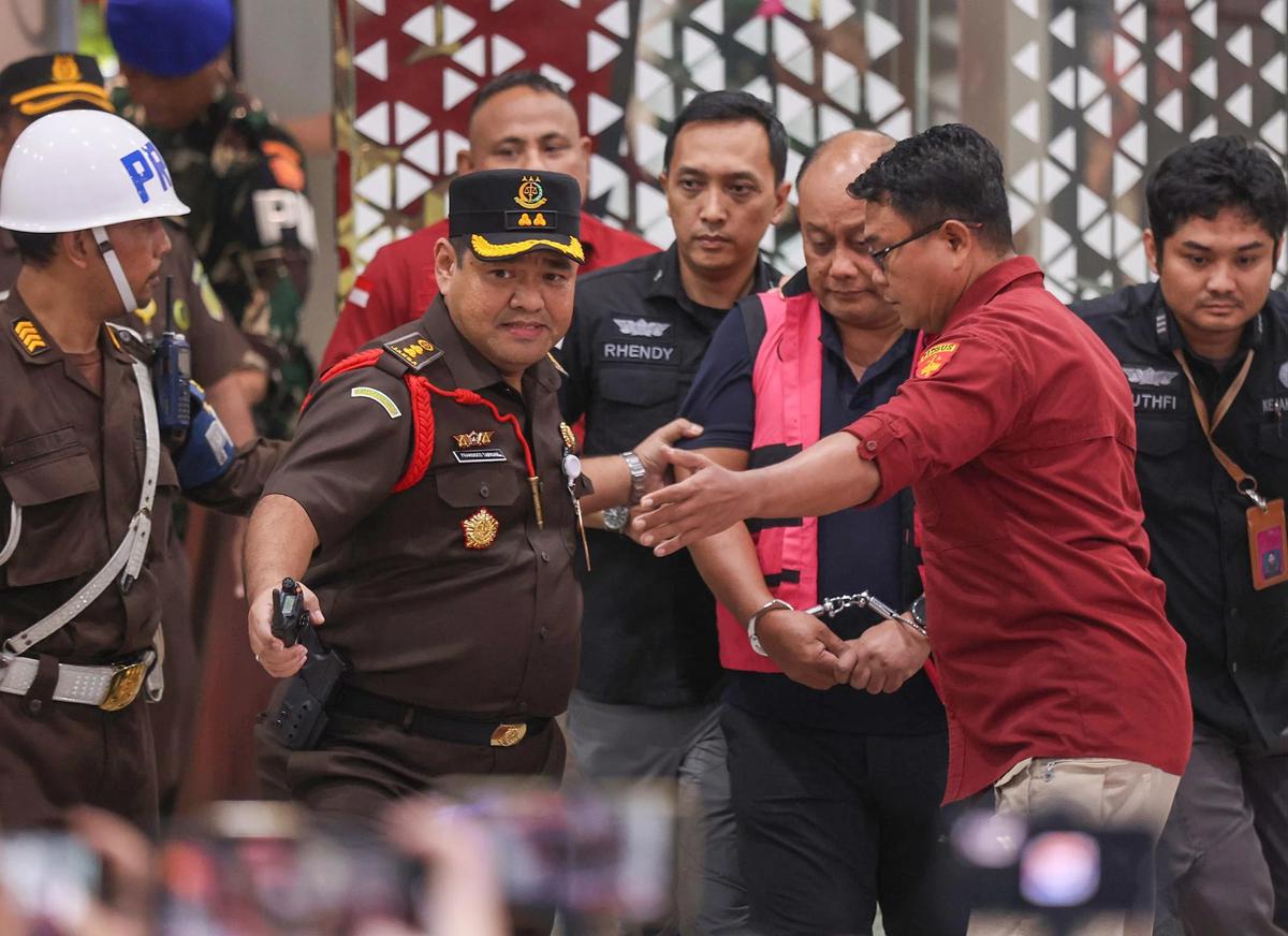 FOTO: Tiga Eks Pimpinan BGN Ditahan dalam Kasus Dugaan Korupsi Program MBG