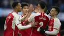 Selebrasi para pemain Arsenal merayakan hasil imbang 0-0 saat menghadapi Arsenal setelah berakhirnya laga pekan ke-30 Premier League 2023/2024 di Etihad Stadium, Manchester, Minggu (31/3/2024). (AP Photo/Dave Thompson)