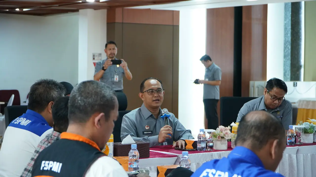 Direktur Jenderal Administrasi Hukum Umum (Dirjen AHU) Kementerian Hukum RI, Widodo, kembali menerima perwakilan Serikat Pekerja PT Pabrik Kertas Indonesia (PAKERIN) di Kantor Kementerian Hukum. (Istimewa)