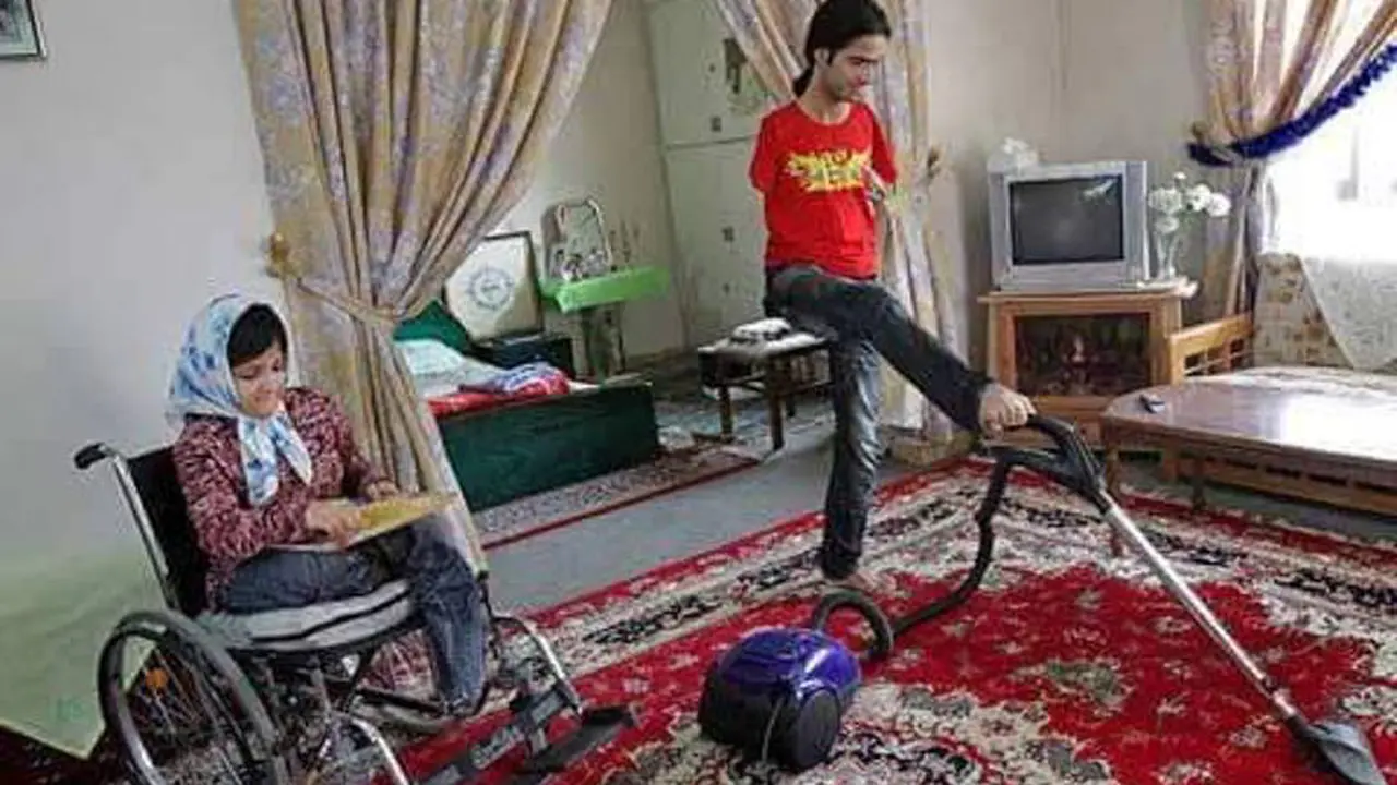 Mengharukan, Kisah Cinta Gadis Tanpa Kaki dan Pria Tanpa Lengan