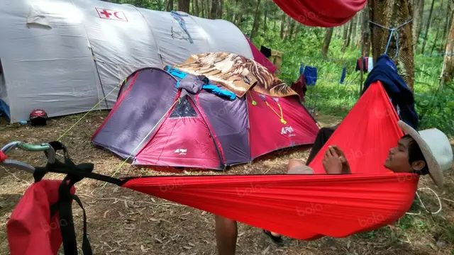Tidur di Hammock