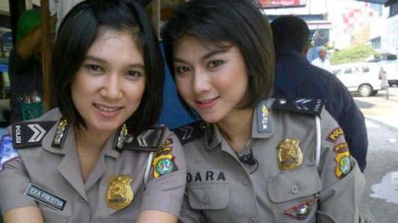 Polwan cantik tak lagi jaga demo BBM