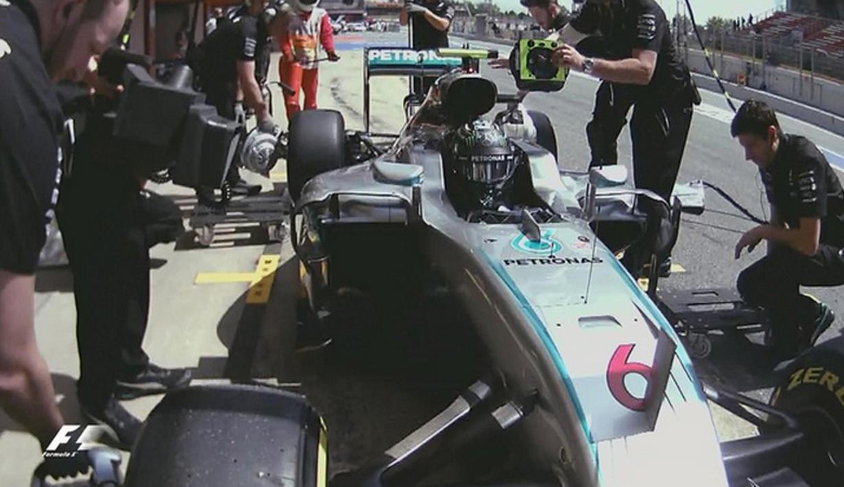 Pebalap Mercedes, Nico Rosberg, menjadi yang tercepat saat latihan bebas ketiga F1 GP Spanyol di Sirkuit Catalunya, Spanyol, Sabtu (14/5/2016). (Bola.com/Twitter/F1)